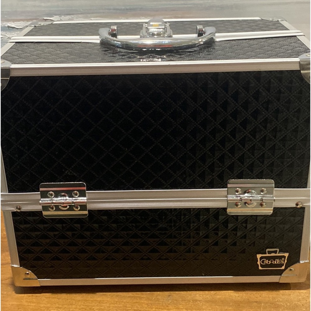 Caboodles make up case - excellent condition. 11.5”x9.5”x7.5”